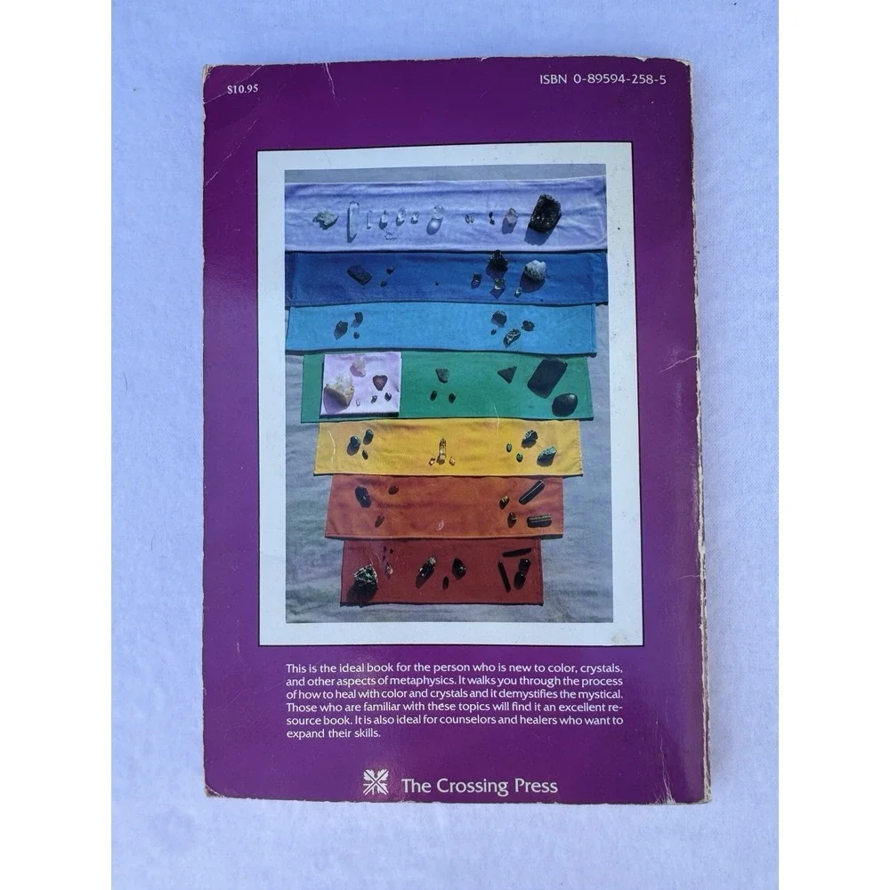 Color and Crystals: A Journey Through‎ the Chakras - paperback Joy Gardner
